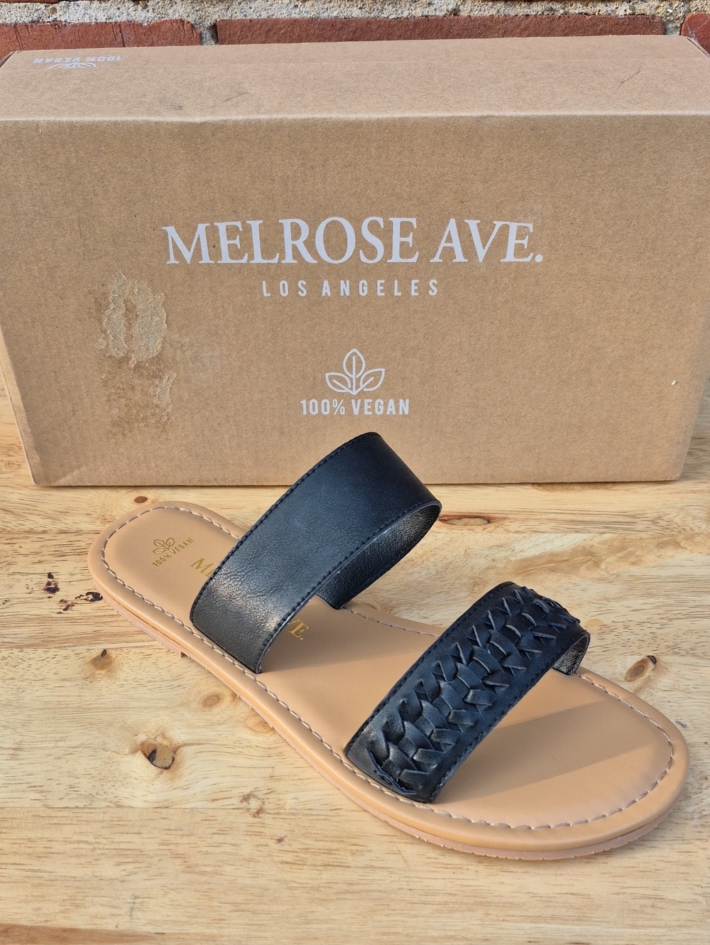 Melrose Ave.The Run Around 8.5 Flip Flop Sandal - New